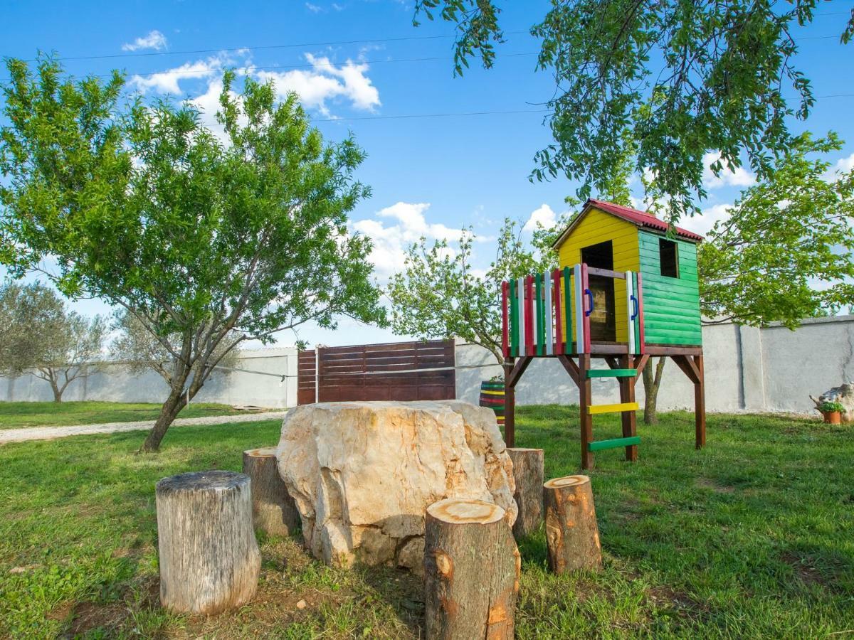 Holiday Home Iva With Pool Sukošan Dış mekan fotoğraf