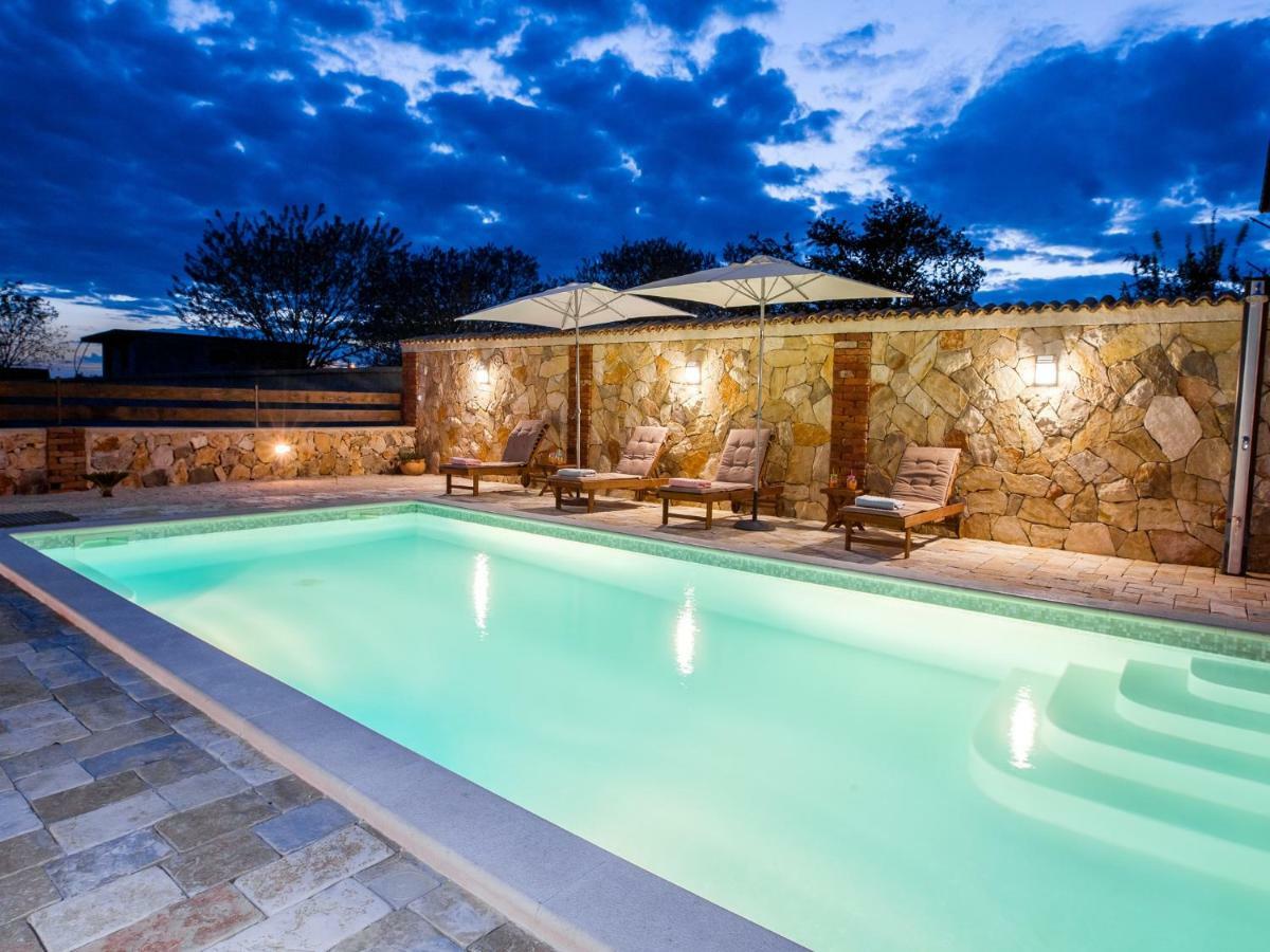 Holiday Home Iva With Pool Sukošan Dış mekan fotoğraf