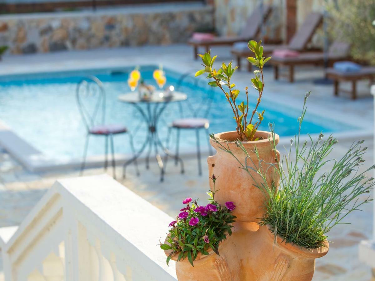 Holiday Home Iva With Pool Sukošan Dış mekan fotoğraf